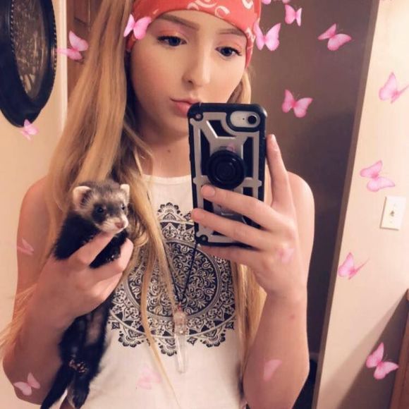 Meet your Posher, Madison - Picture 1 of 1